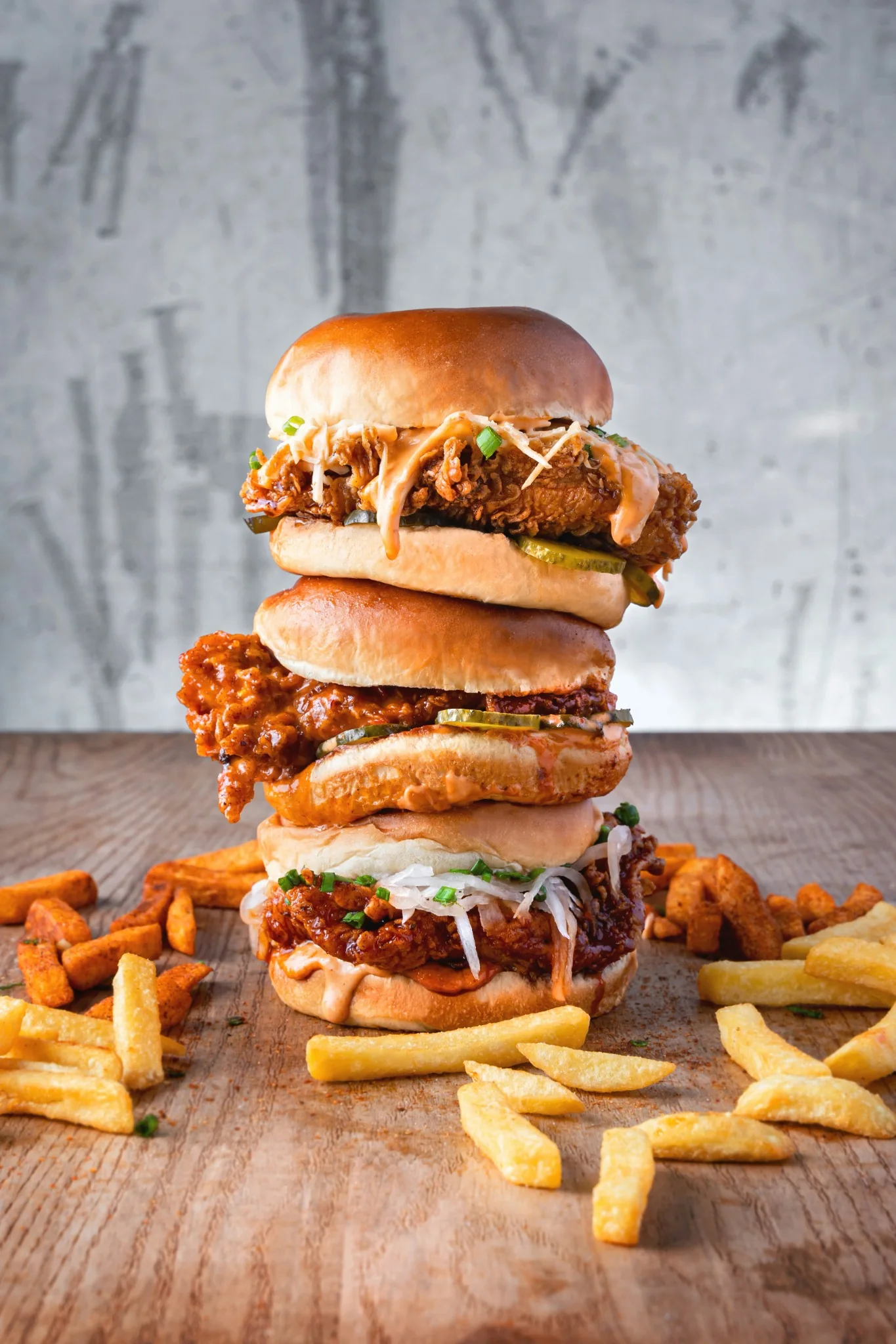 Stack από crispy chicken burgers