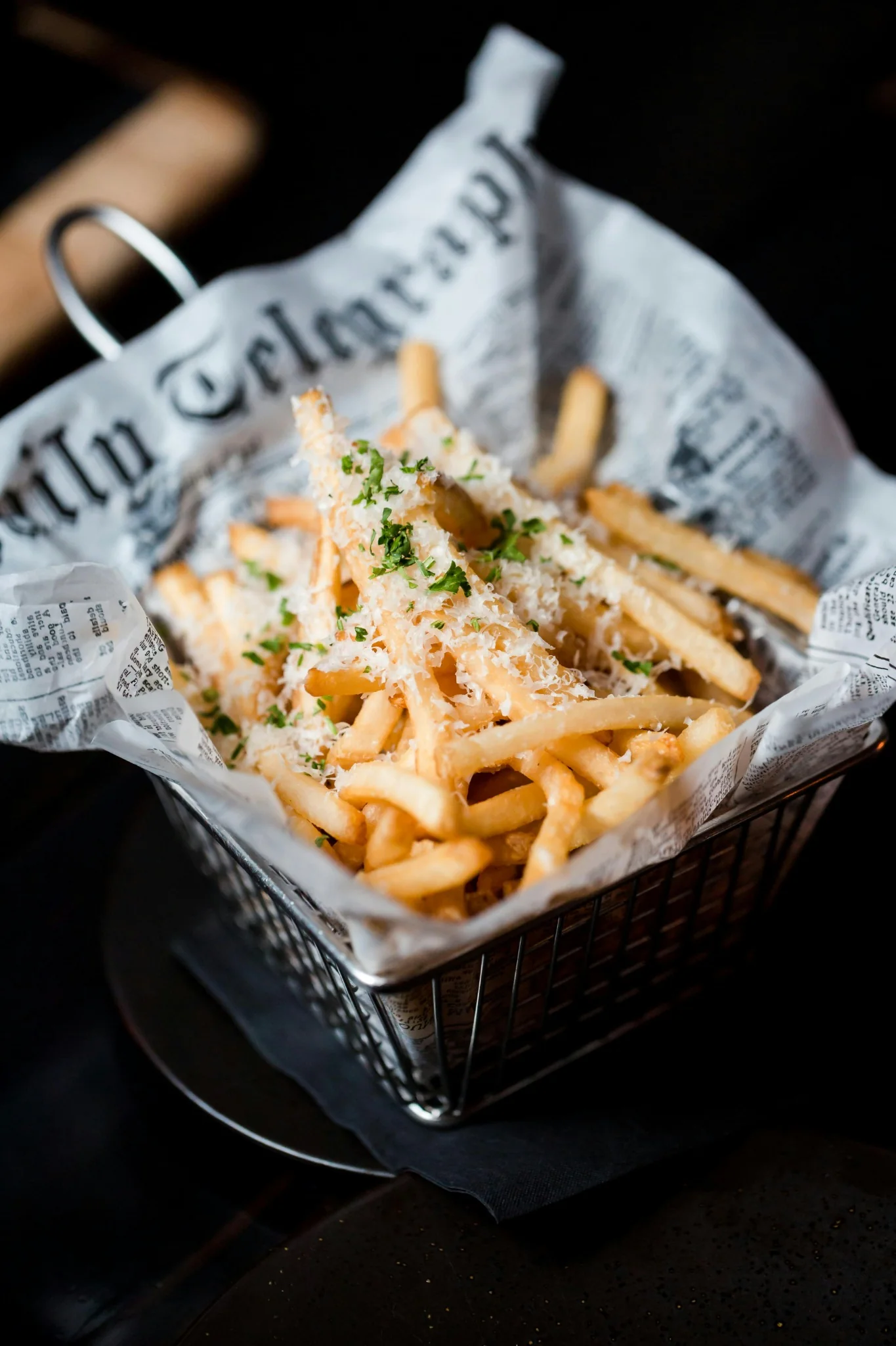 French fries με τυρί και μυρωδικά